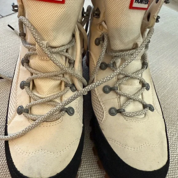 Woman’s Hunter Explorer Lug Chelsea boots - Picture 2 of 6